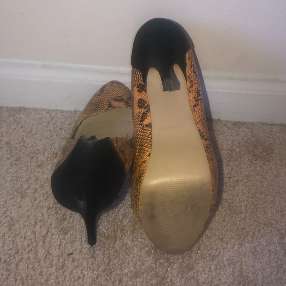 Leather Black & Yellow Reptile Print Closed Toe Heels (w/ Black Suede Heel) - Picture 2 of 3